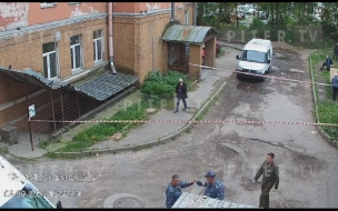 У военкомата в Невском районе нашли части взрывного устройства