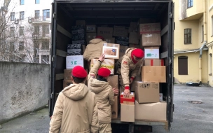 Школьники Василеостровского района передали российским военным 4 тонны подарков