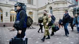 Бойцов танкового батальона "Аврора" проводили на Витебском вокзале