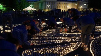 В ночь на 22 июня на Дворцовой площади зажгут 80 тысяч свечей