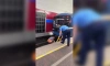 Мужчина, упавший на рельсы в петербургском метро, умер в реанимации