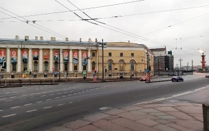 В Петербурге в День снятия блокады зажгли Ростральные колонны