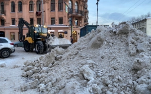 Петербуржцы жалуются на неубранные от снега и наледи улицы