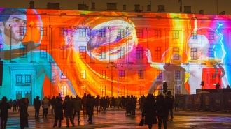 В Дни Эрмитажа на фасадах исторических зданий в Петербурге покажут мультимедийное шоу