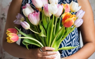 Петербуржцы потратят на цветы и подарки к 8 марта более 7 тысяч рублей