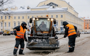 Почти 200 кубометров мусора вывезли с улиц Петербурга после празднования Нового года