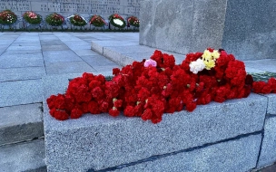 На Пискаревском кладбище почтили память павших в Великой Отечественной войне