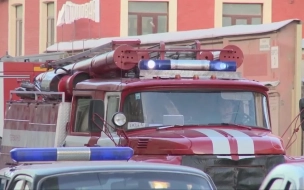 С пожаром в Петроградском районе боролись 25 спасателей