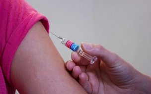 Беглов назвал безответственными горожан, отказывающихся от вакцинации