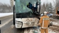 Автобус столкнулся со снегоуборочной машиной на трассе ...