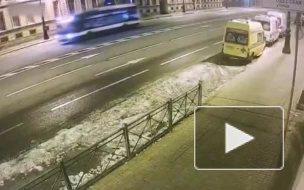 18-летнего петербуржца подозревают в стрельбе с балкона по троллейбусу