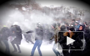 Петербургская молодежь устроила снежную баталию на Марсовом поле