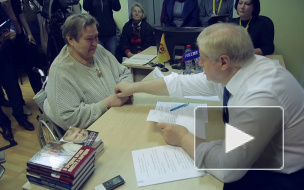 Лидер "Справедливой России" Сергей Миронов проверил работу центра партии в Петербурге