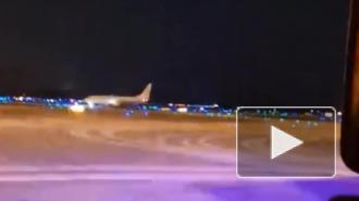 Пилот посадил самолет с разбитым стеклом и спас пассажиров