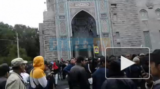 Мусульмане Петербурга начали отмечать Курбан-Байрам: у Соборной мечети столпотворение