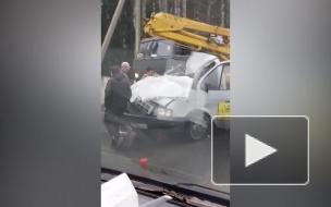 Водителя "Газели" зажало в авто после ДТП с военным "КамАЗом"