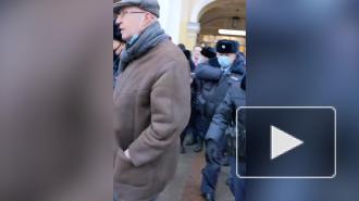 Суд в Петербурге оставил под арестом политолога Валерия Соловья