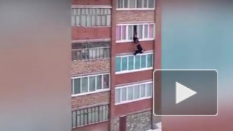 Башкирия: неравнодушные очевидцы спасли падающего с балкона мужчину