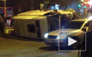 Жесткое видео из Красноярска: внедорожник протаранил "скорую" с пациентом