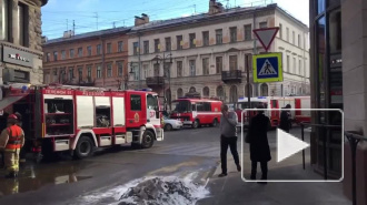 Утром тушили пожар в Доме Ленинградской торговли 