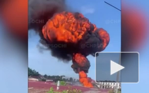 В Сочи рядом с международным аэропортом загорелись гаражи