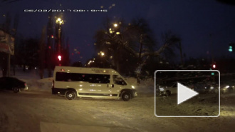 Странное видео из Уфы: очевидцы опубликовали кадры необычного движения маршрутки