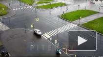 Утреннее аквапланирование на проезжей части в Приморском районе попал на видео