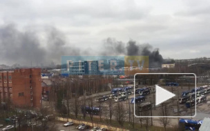 На севере Санкт-Петербурга загорелся завод 