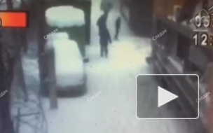 Видео: В Казани снегоуборочный поезд протаранил вагоны для заключенных