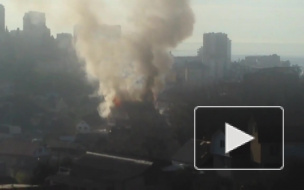 Очевидцы сняли на видео пожар в частной гостинице в Сочи