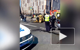 Видео: такси перевернулось после встречи с эвакуатором