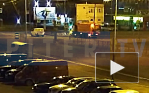 Таксист перевернулся на перекрестке Дачного и Новаторов