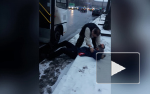 Петербуржца выкинули из маршрутки на "Кировском заводе"