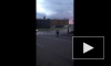 Появилось видео масштабного прорыва трубы на улице Шкапина
