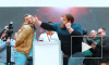 Видео: мужчины лупят друг друга по лицу на фестивале за 30 тысяч рублей
