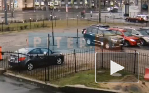 Машина перевернулась на проспекте Стачек