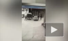 Поножовщина на АЗС на проспекте Большевиков попала на видео