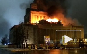 Видео: на ВДНХ произошел пожар в центральном павильоне