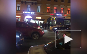 На Невском проспекте водитель автобуса подрался с автомобилистом