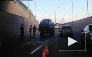 Перевертыша под Литейным мостом увезли на эвакуаторе