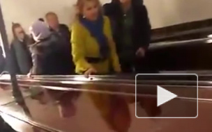 На станции "Площадь Восстания" сломался эскалатор на подъем