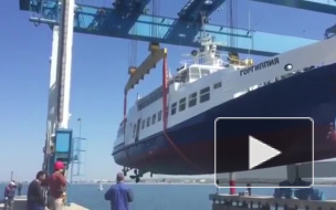 В Анапе во время спуска на воду судно едва не перевернулось
