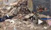 МЧС спасает человека, оказавшегося под завалами обрушившегося здания в Москве