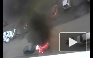В Кемерово полностью сгорел автомобиль: появилось видео
