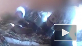 Жестокое видео: мать зверски избивает ребенка на глазах  у свидетелей