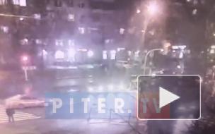 Видео: ДТП на перекрестке Асафьева и Энгельса