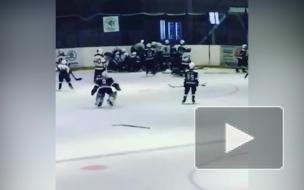 Под Оренбургом 10-летние хоккеисты устроили массовую драку
