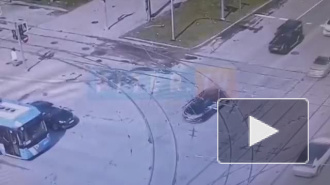 ДТП на перекрестке Энгельса и Испытателей попало на видео 