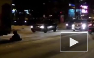 Видео из Сыктывкара: автофургон сбил троих пешеходов