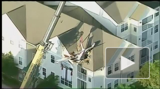 В пригороде Вашингтона самолет пробил крышу жилого дома